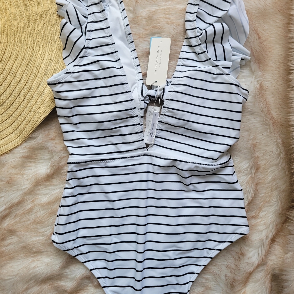 White & Black Ruffle One piece - Picture 2 of 6